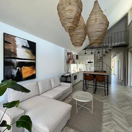 Beige Villa Balatonkenese Eksteriør bilde