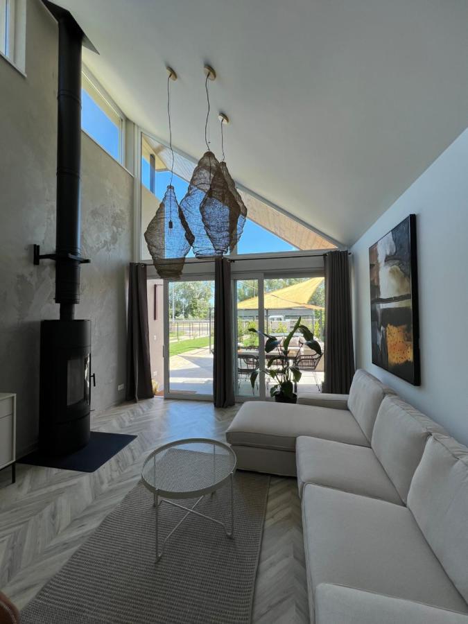 Beige Villa Balatonkenese Eksteriør bilde