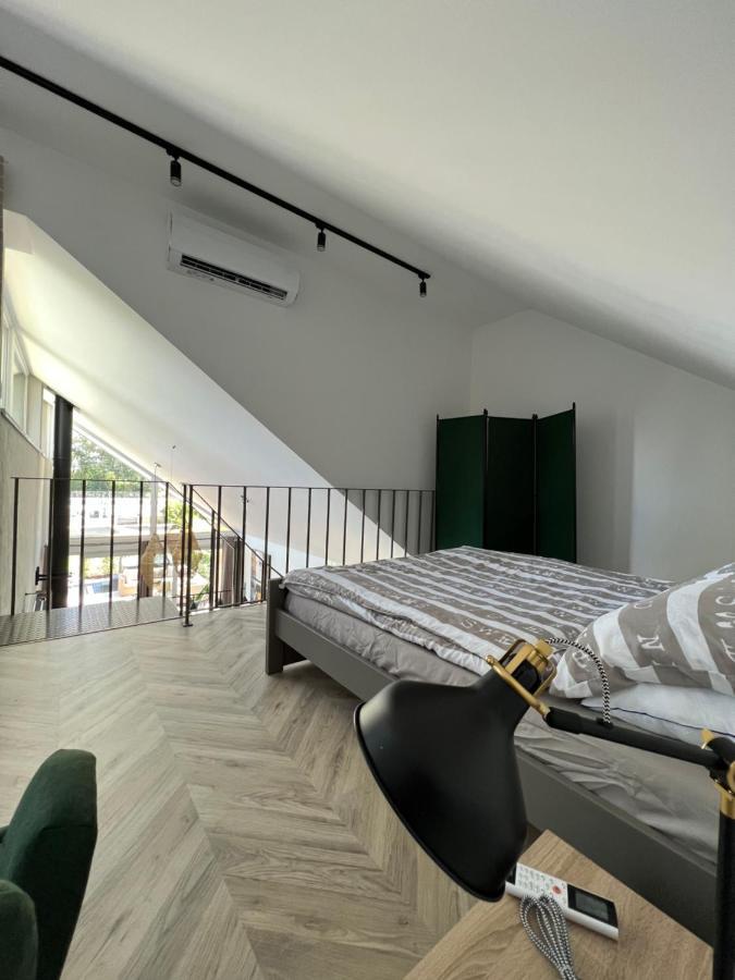 Beige Villa Balatonkenese Eksteriør bilde