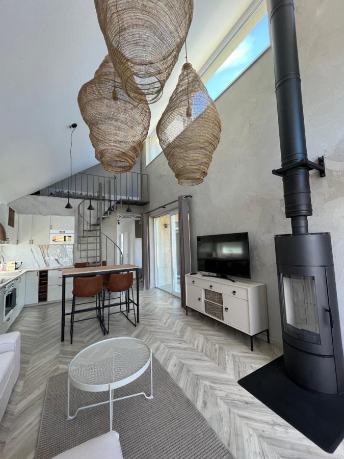 Beige Villa Balatonkenese Eksteriør bilde